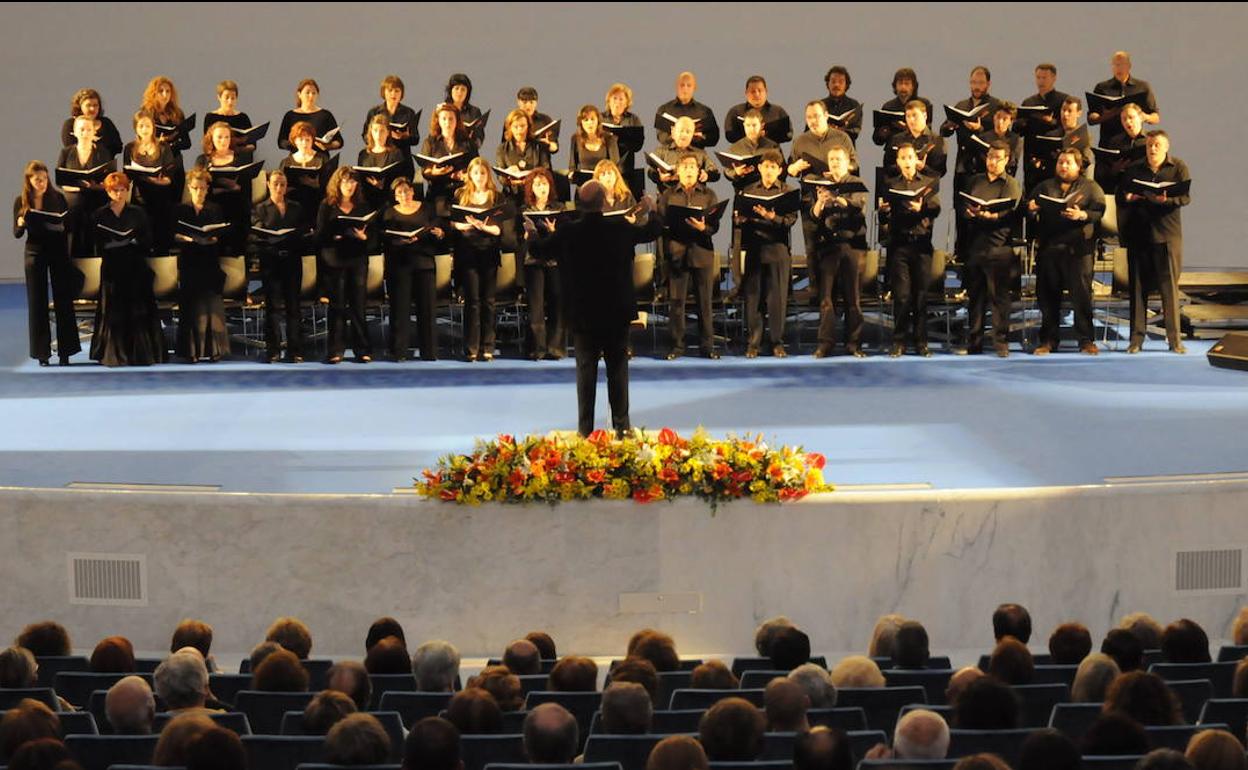 La Ópera de Oviedo busca quién gestione su coro