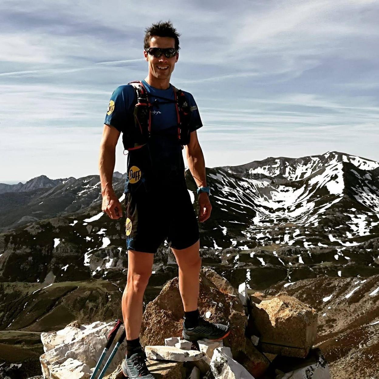 El exfutbolista, durante una actividad en la montaña. 