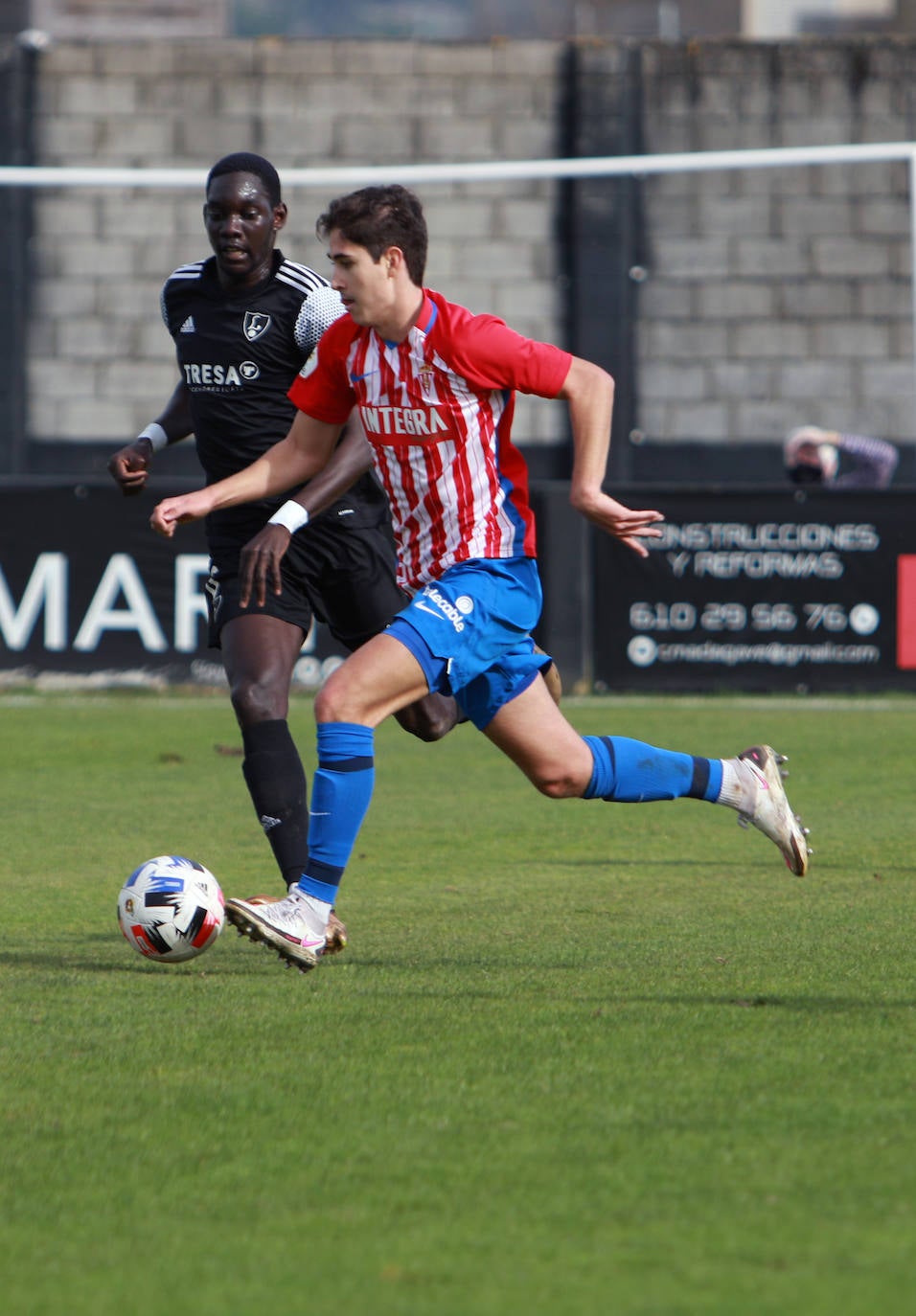 Duelo asturiano este domingo en Villaviciosa entre el Lealtad y el Sporting B. 