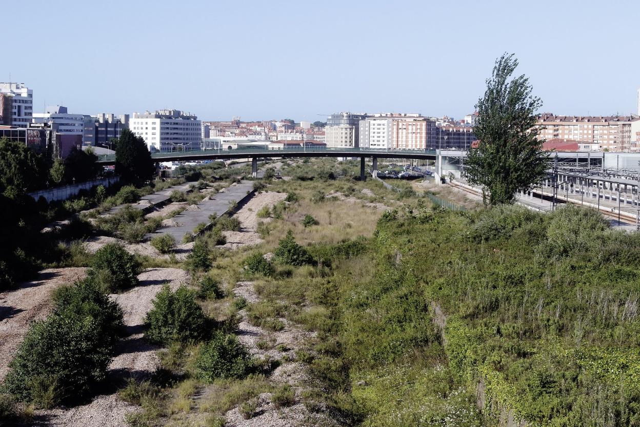 Terrenos de Moreda donde la alcaldesa quiere ubicar la estación. 