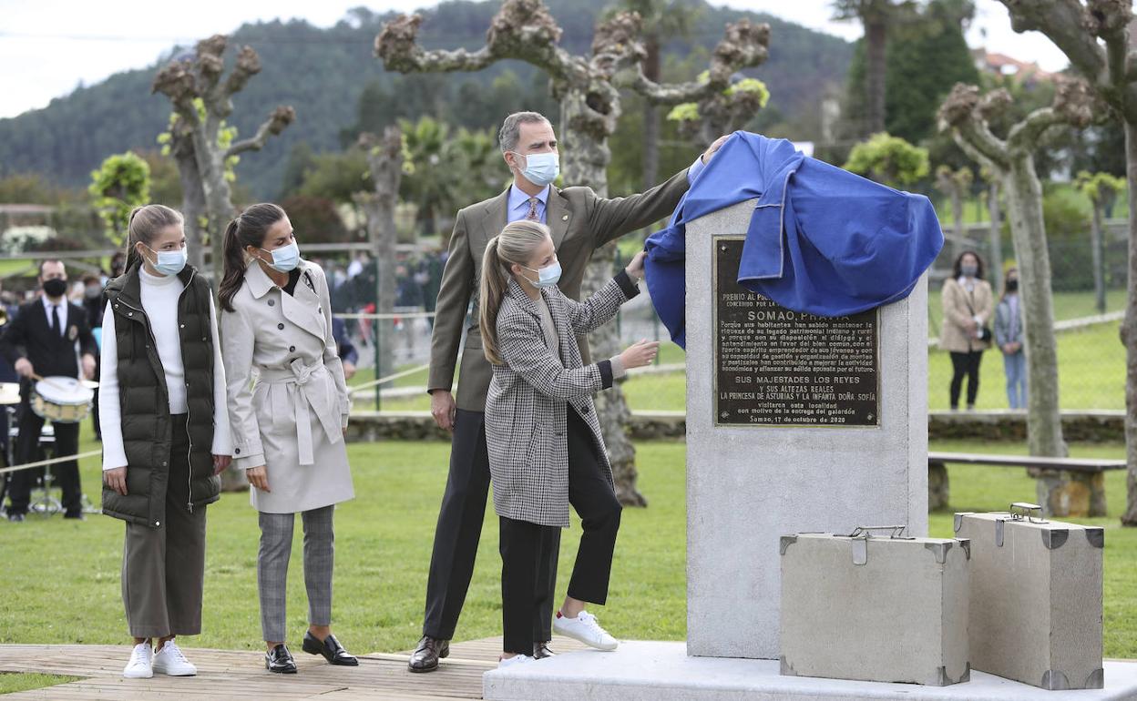 Don Felipe, doña Letizia y sus hijas, la Princesa Leonor y la Infanta Sofíaen su visita a Somao, Pueblo Ejemplar de Asturias 2020,