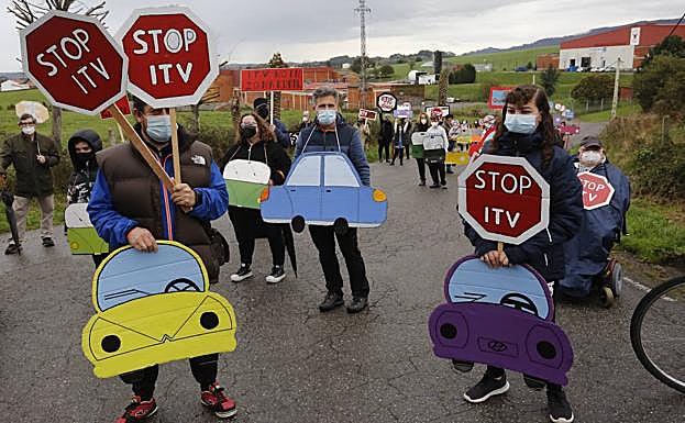 Protesta de los vecinos de Granda contra el proyecto de una estación de ITV en la parroquia.
