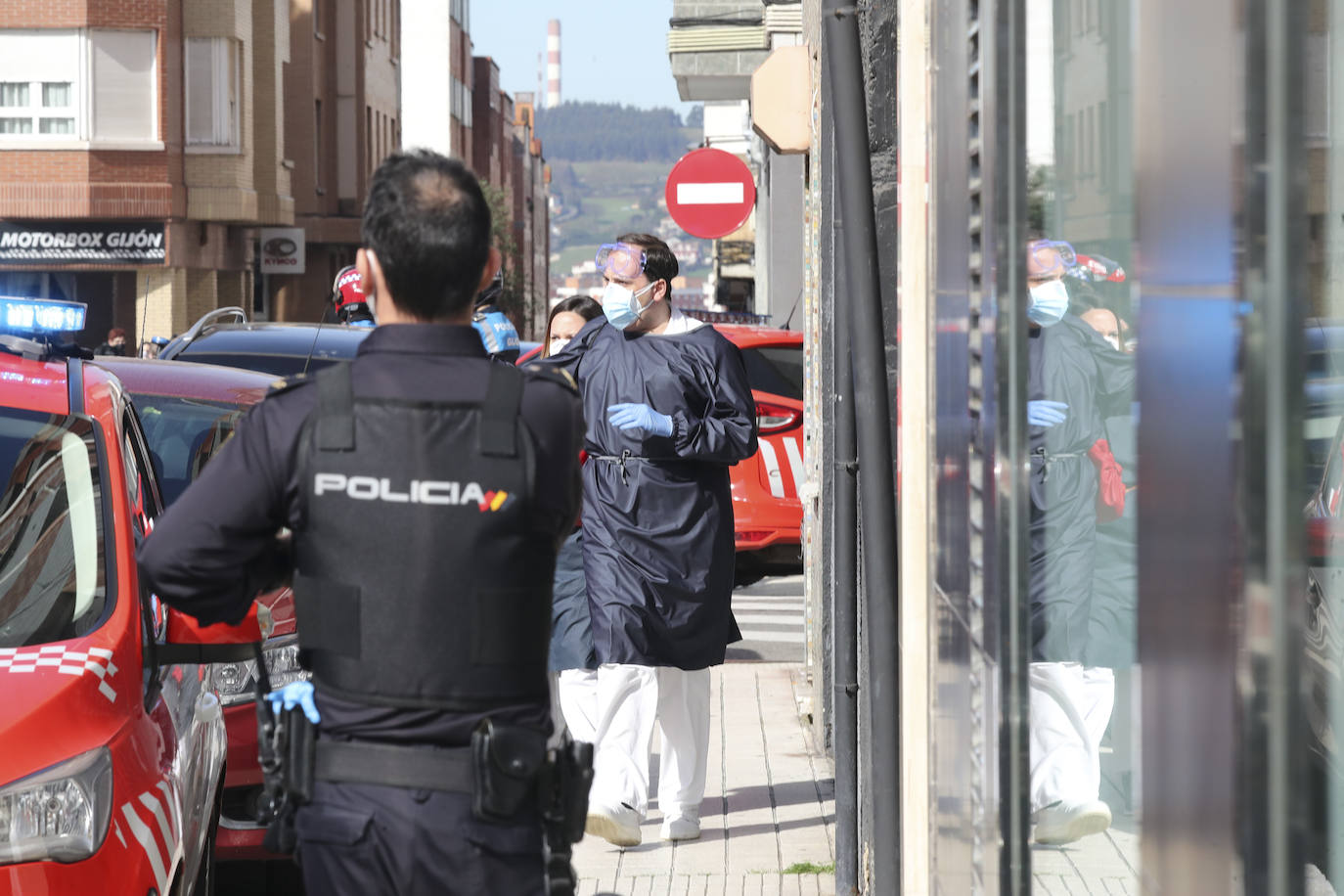 Ha sido trasladado por el SAMU a un centro hospitalario con dos impactos de bala en un pie y en la zona abdominal