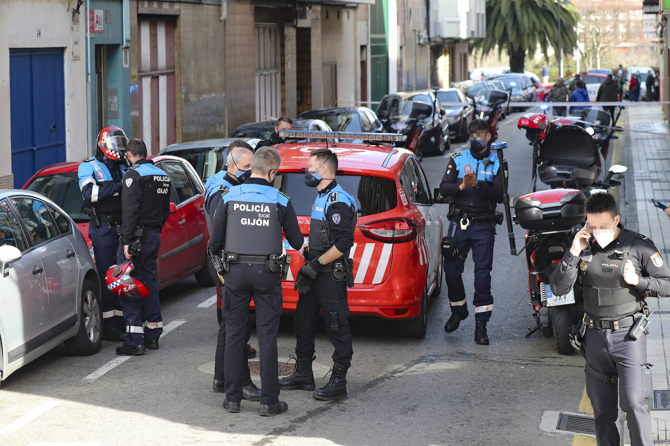 Ha sido trasladado por el SAMU a un centro hospitalario con dos impactos de bala en un pie y en la zona abdominal