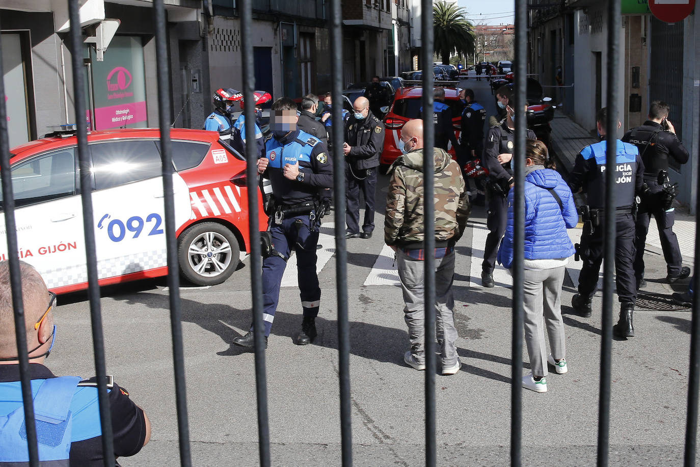 Ha sido trasladado por el SAMU a un centro hospitalario con dos impactos de bala en un pie y en la zona abdominal