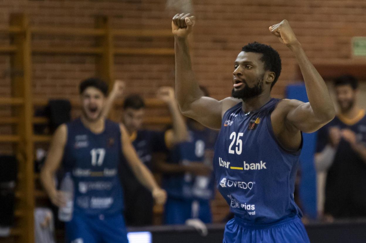 El ala-pívot haitiano, durante un encuentro de esta temporada en Pumarín. 