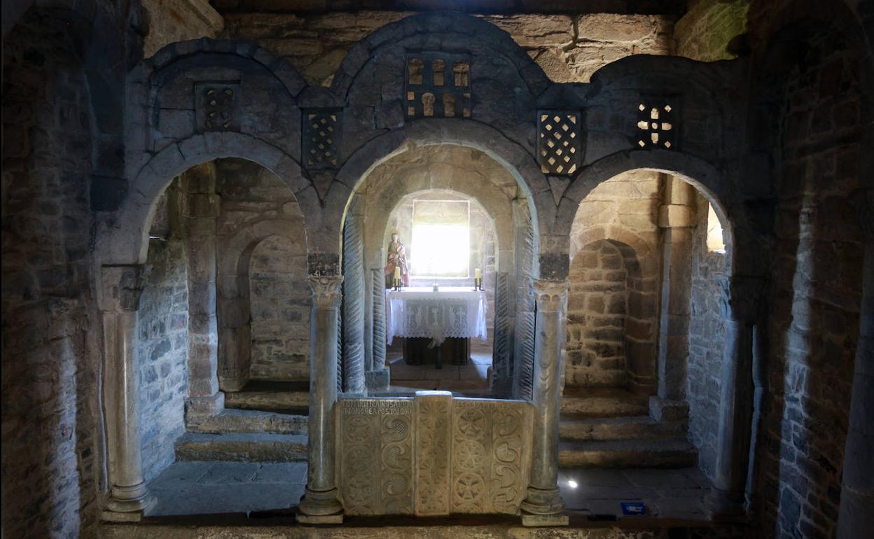 Interior de Santa Cristina de Lena, uno de los inmuebles registrados.