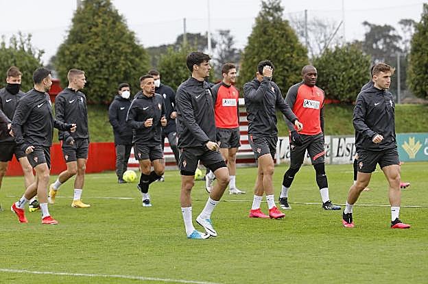 La plantilla avanza en la preparación con la única ausencia de Campuzano