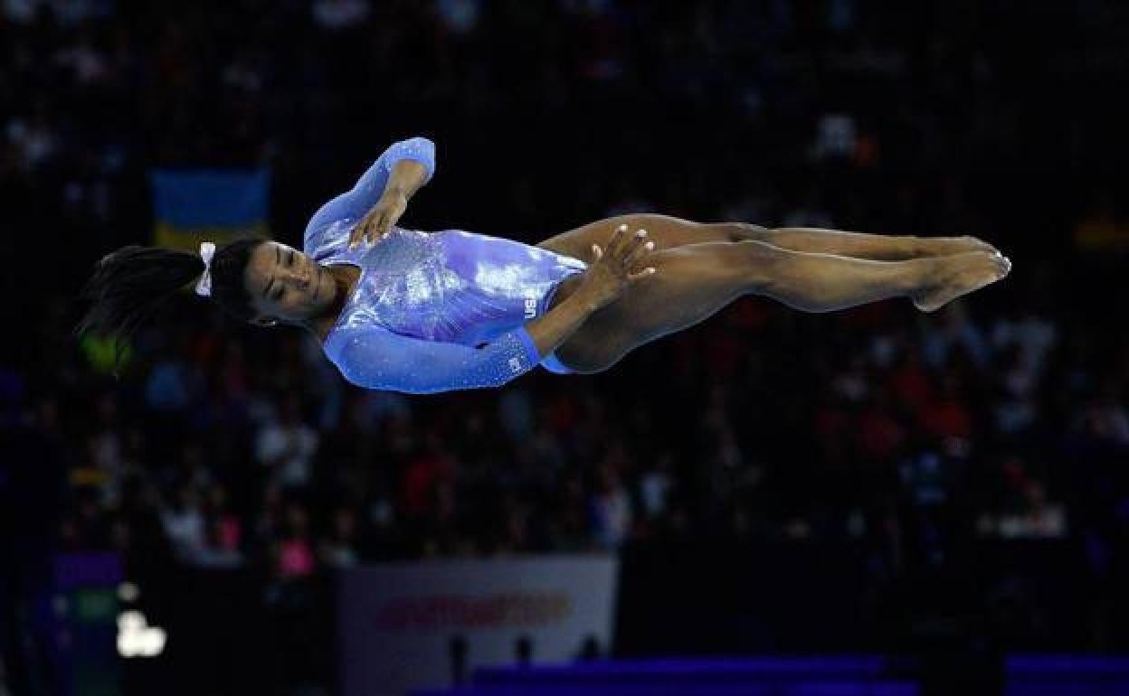 Biles ya ha mantenido polémicas con la Federación Internacional de Gimnasia por la dificultad de algunos de sus saltos