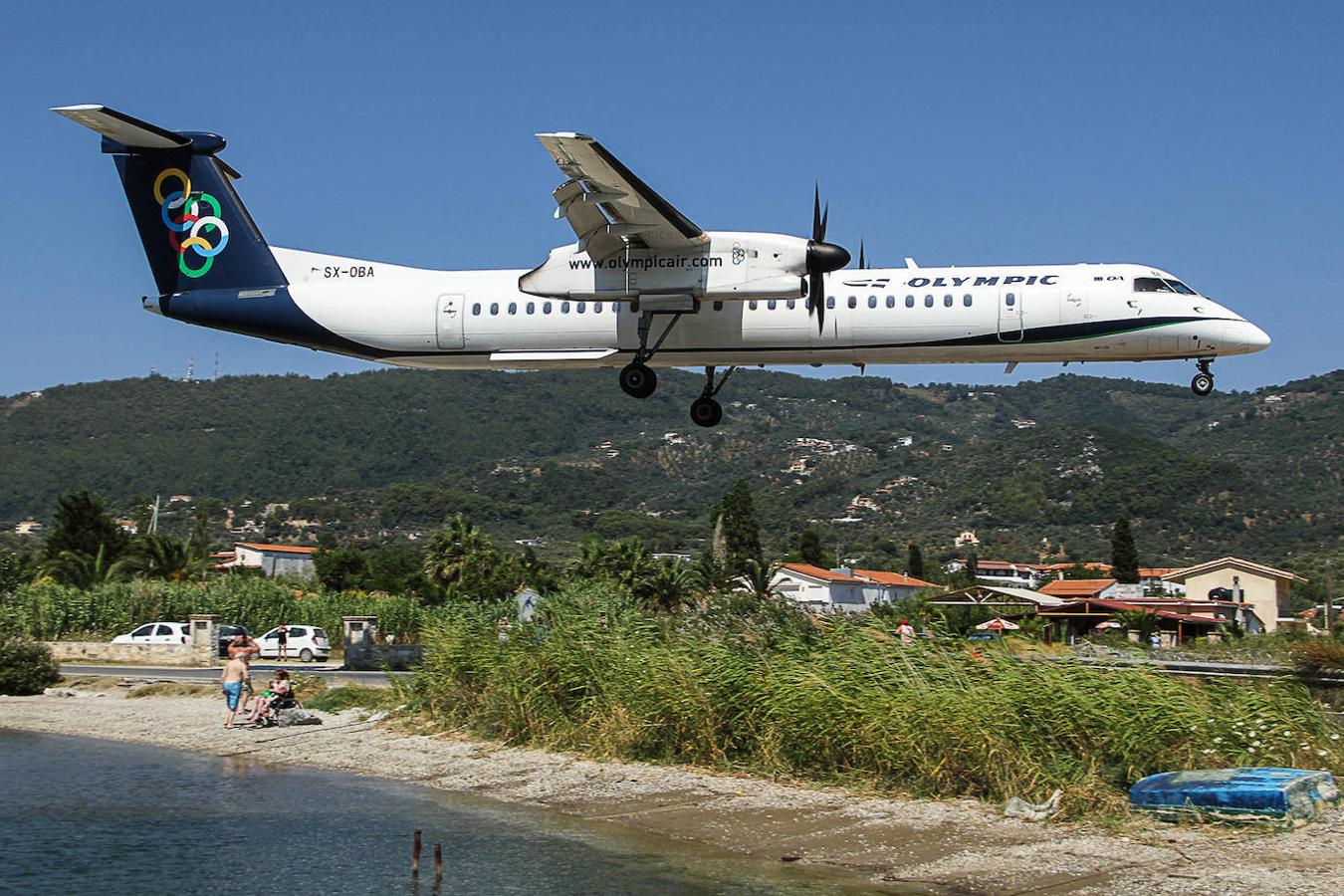 Cada aterrizaje se convierte en un acontecimiento para los turistas que visitan la isla.