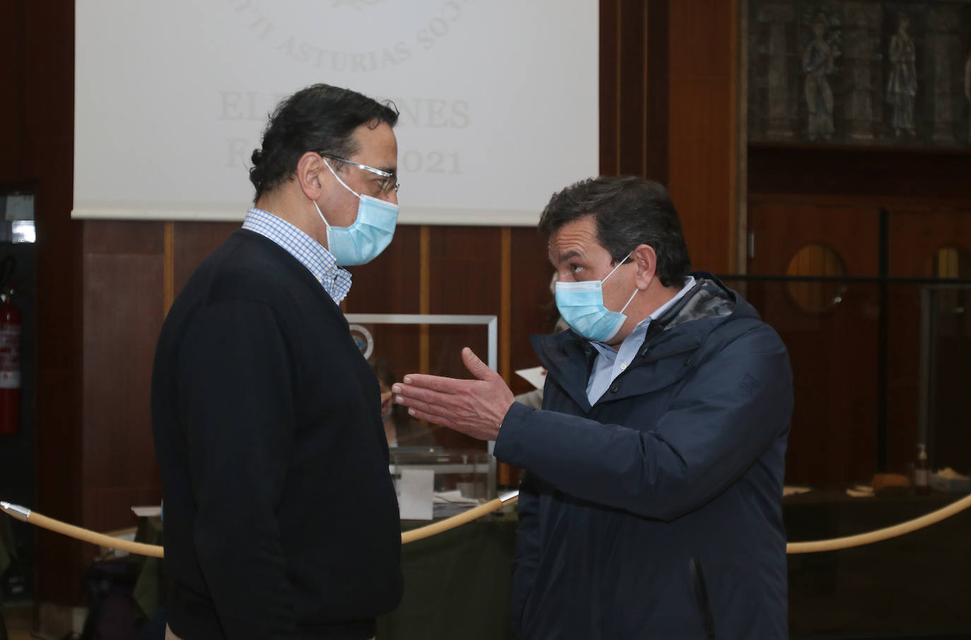 Luis Antuña consiguió este viernes la victoria en las elecciones al Colegio de Médicos de Asturias, imponiéndose a Venancio Martínez. Hubo gran afluencia de médicos para votar en las primeras elecciones desde 2001.