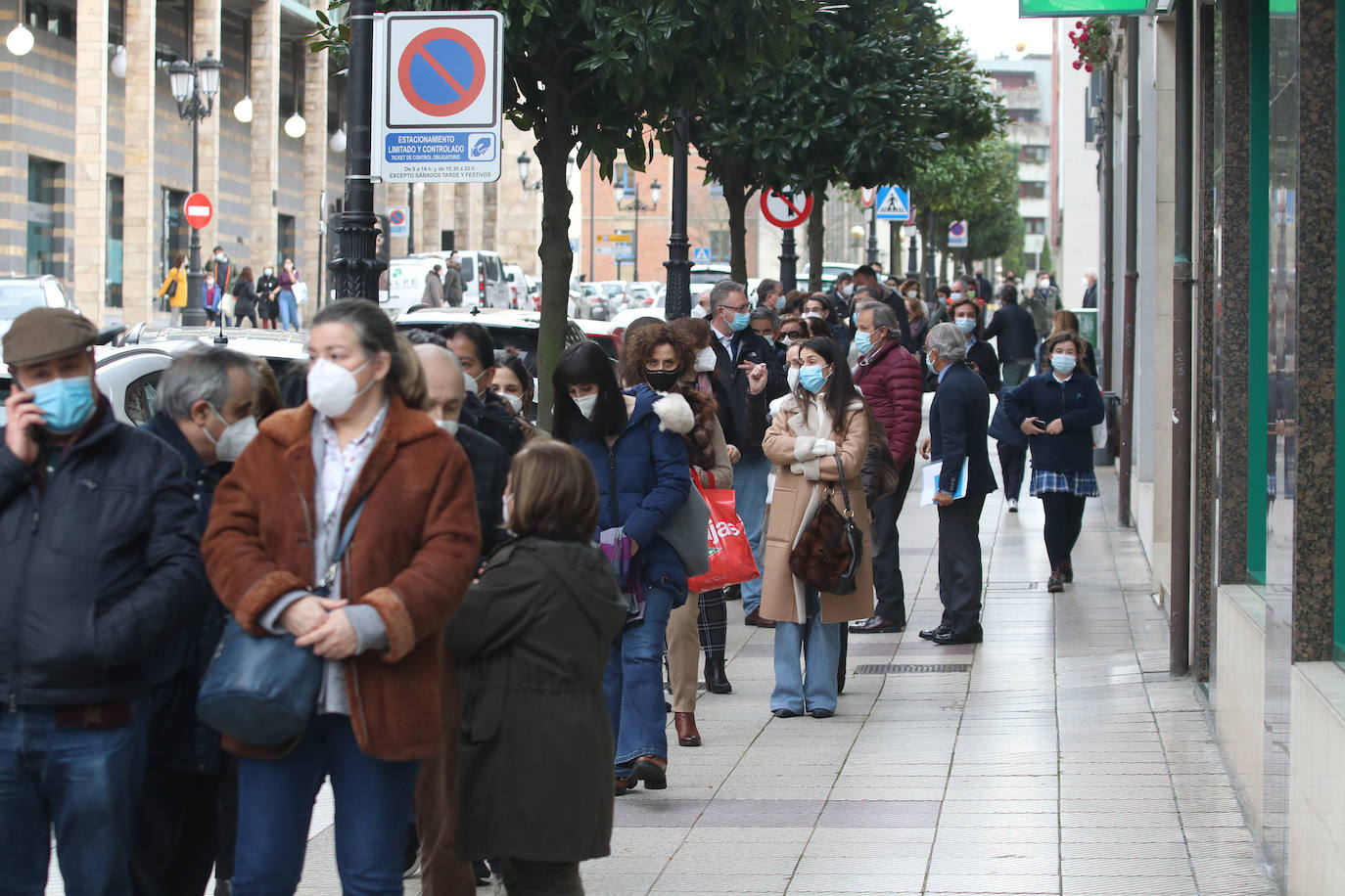 Luis Antuña consiguió este viernes la victoria en las elecciones al Colegio de Médicos de Asturias, imponiéndose a Venancio Martínez. Hubo gran afluencia de médicos para votar en las primeras elecciones desde 2001.
