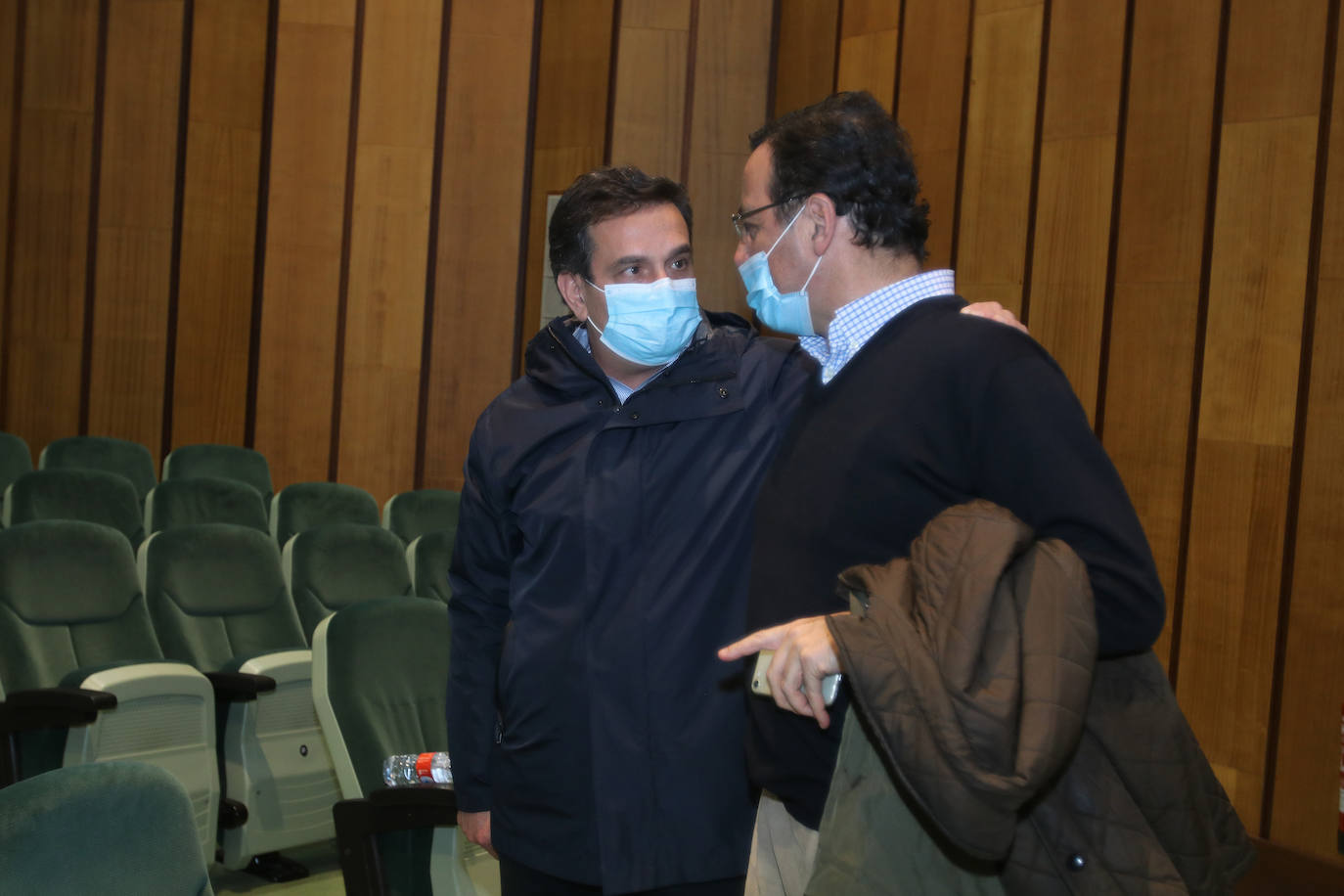Luis Antuña consiguió este viernes la victoria en las elecciones al Colegio de Médicos de Asturias, imponiéndose a Venancio Martínez. Hubo gran afluencia de médicos para votar en las primeras elecciones desde 2001.