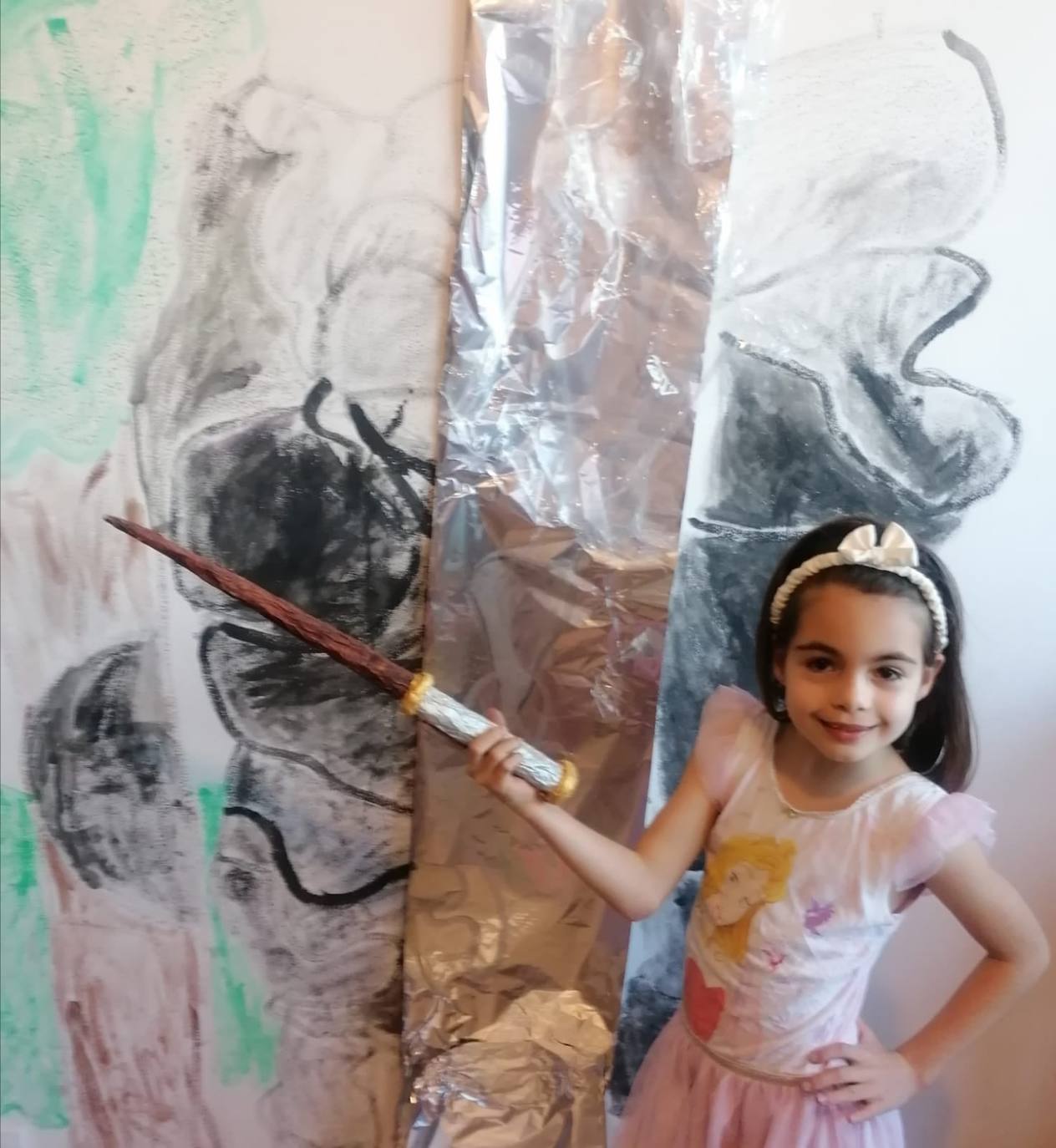 Decididos a no quedarse sin Carnaval, los ovetenses no han dudado en participar en el concurso 'Carnaval Casero 2021' convocado por la Concejalía de Centros Sociales. Una treintena de propuestas individuales y en grupo se han presentado, demostrando su originalidad y ganas de pasarlo bien.