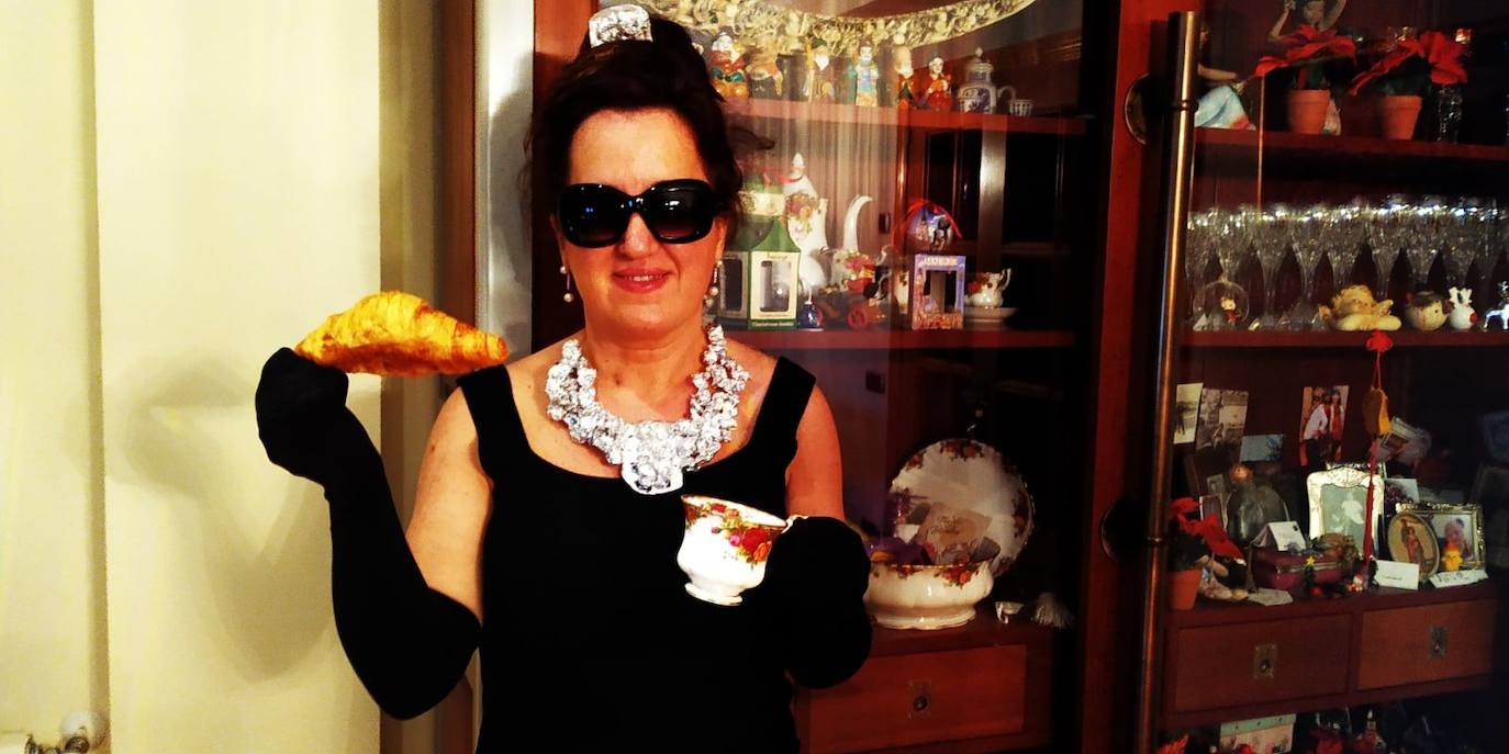 Decididos a no quedarse sin Carnaval, los ovetenses no han dudado en participar en el concurso 'Carnaval Casero 2021' convocado por la Concejalía de Centros Sociales. Una treintena de propuestas individuales y en grupo se han presentado, demostrando su originalidad y ganas de pasarlo bien.