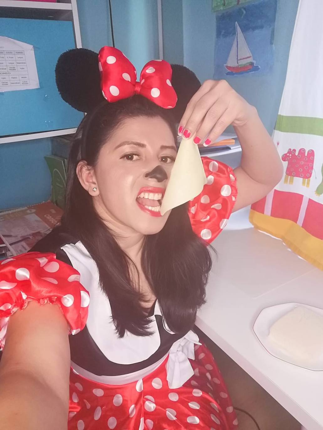 Decididos a no quedarse sin Carnaval, los ovetenses no han dudado en participar en el concurso 'Carnaval Casero 2021' convocado por la Concejalía de Centros Sociales. Una treintena de propuestas individuales y en grupo se han presentado, demostrando su originalidad y ganas de pasarlo bien.