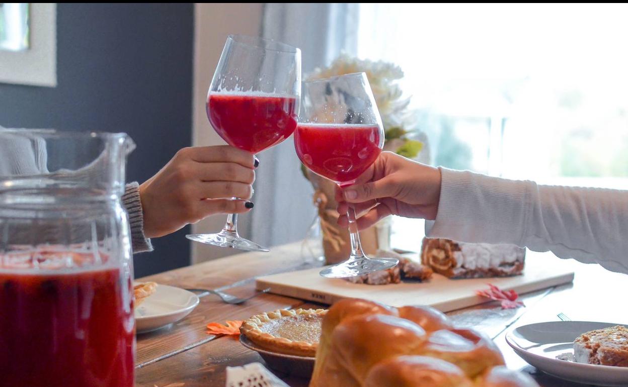 Cócteles con vino para preparar en casa 