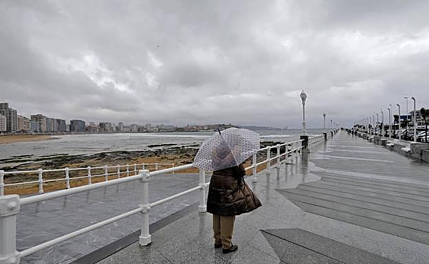 Lluvia en Gijón este domingo.