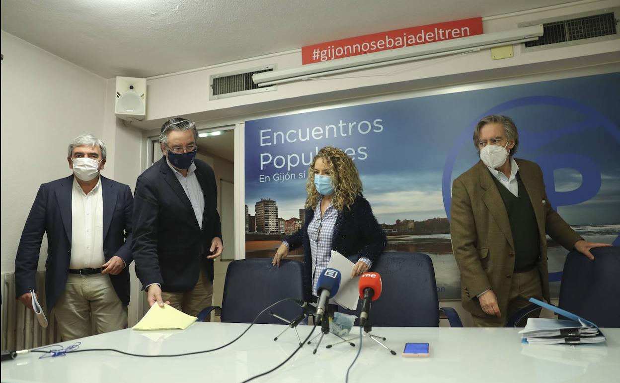 Mariano Marín, Pablo González, Teresa Mallada y Alberto López-Asenjo, compareciendo en la sede del PP el pasado 10 de diciembre.