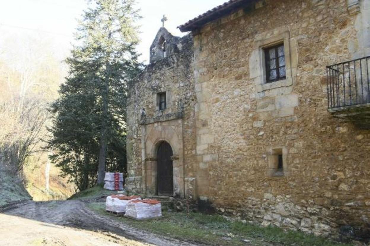 La propiedad del palacio de La Ferrería reparó la cubierta en enero.