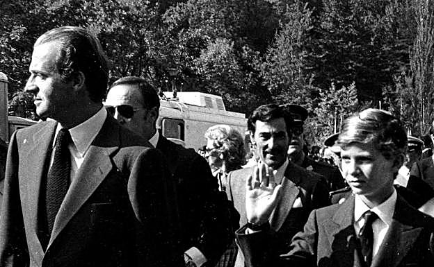Luis Miguel Ortiz Cortés junto a Juan Carlos I y Felipe VI durante su visita a Cangas de Onís el 24 de septiembre de 1980