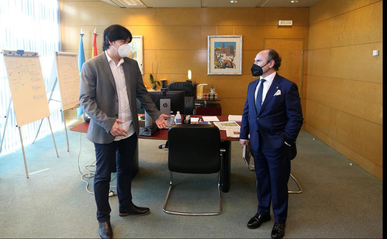 Borja Sánchez, consejero de Ciencia, con Ignacio Villaverde, nuevo rector de la Universidad de Oviedo