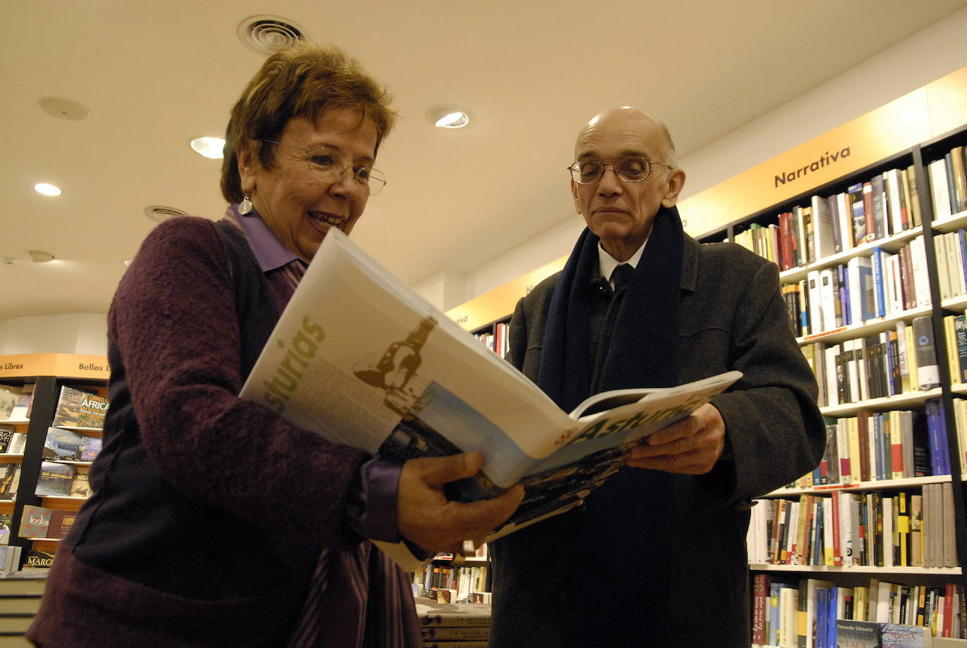 La veterena librera Conchita Quirós, propietaria de la Librería Cervantes, ha fallecido en Oviedo a los 85 años. Dedicó toda su vida a su auténtica pasión: los libros, que le hicieron merecedora, tanto a ella como a su establecimiento de numerosos reconocimientos.