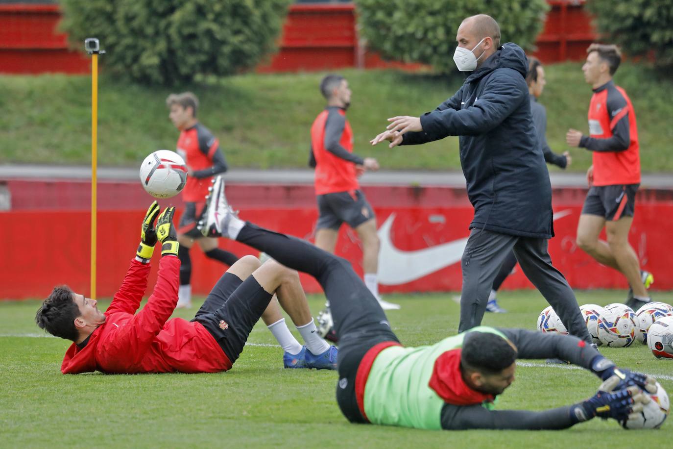 Los sportinguistas preparan su partido ante el Español