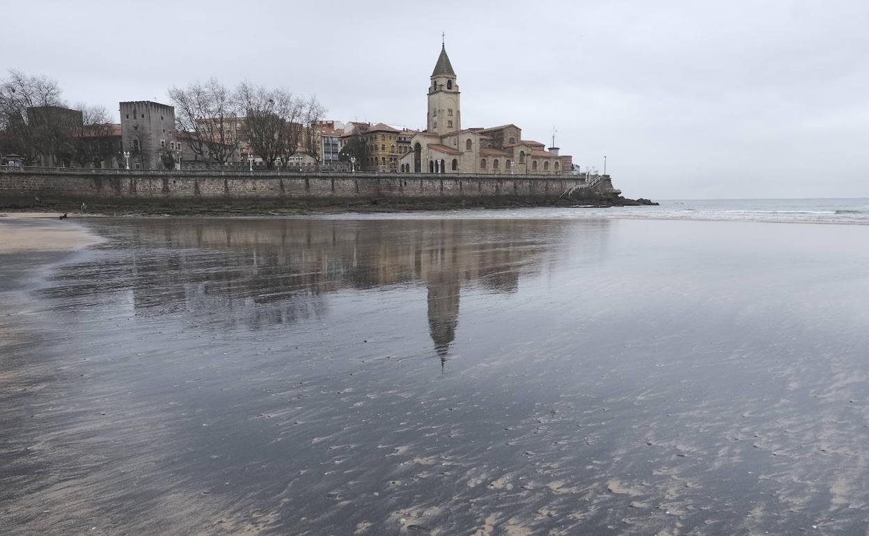 Vuelve a aparecer una mancha de carbón en San Lorenzo