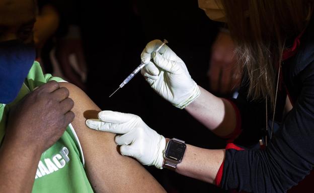 Pasaporte de vacunación: ¿qué es y por qué está generando polémica?