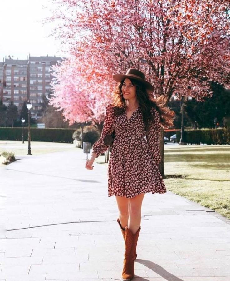 No queda nada para estrenar la primavera y menos aún para comenzar el mes de marzo y con él integrar todas esas tendencias primaverales en nuestros looks de entretiempo. Si te falta inspiración para estas próximas semanas, hoy te proponemos que innoves y que te inspires con alguno de estos looks que te proponemos. Y es que el 'streetstyle' nos trae en esta ocasión estos 31 looks ideales para diario, para ir a la oficina o para lucir en cualquier otra ocasión que se te presente este mes de marzo. Toma nota. 