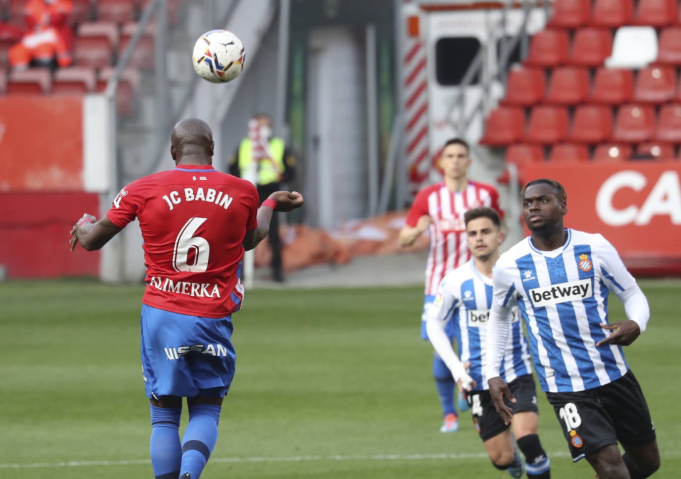 El Sporting suma un punto ante el gran candidato al ascenso esta temporada y sigue invicto en su estadio