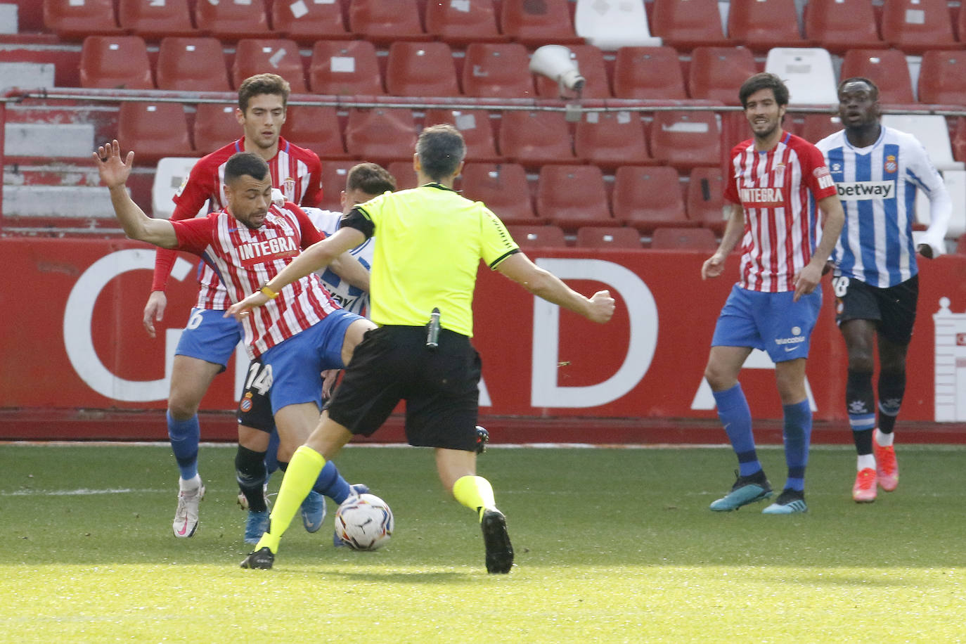 El Sporting suma un punto ante el gran candidato al ascenso esta temporada y sigue invicto en su estadio