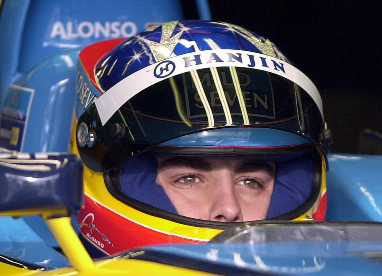 Hoy se cumplen 20 años del debút oficial de Fernando Alonso en la Fórmula 1. Un dos de marzo de 2001 el piloto asturiano participaba en los entrenamientos del Gran Premio de Australia, en Melbourne, al volante de un Minardi