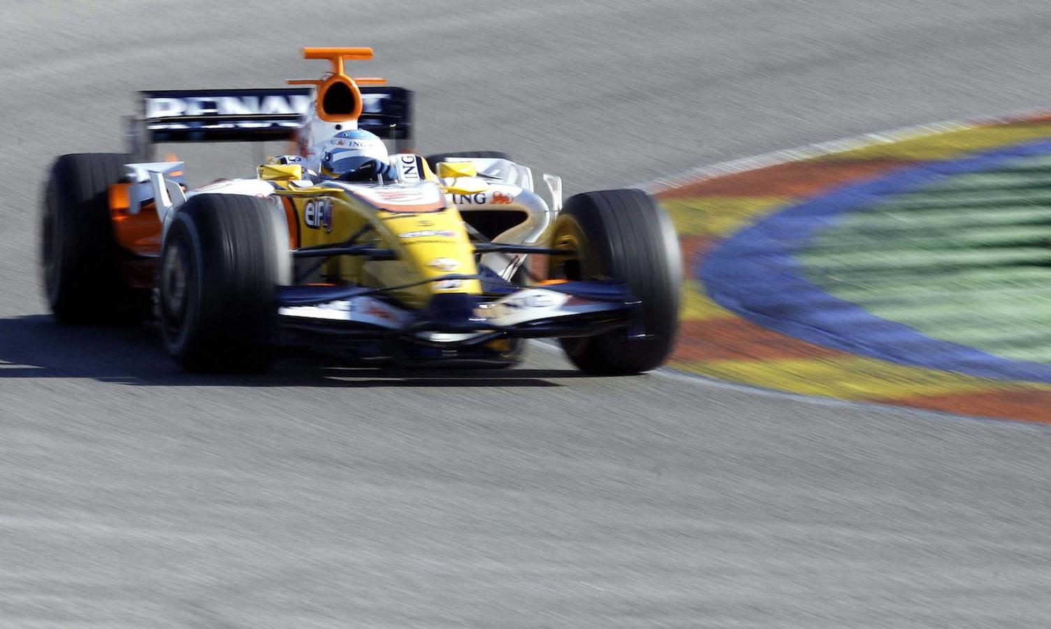 Hoy se cumplen 20 años del debút oficial de Fernando Alonso en la Fórmula 1. Un dos de marzo de 2001 el piloto asturiano participaba en los entrenamientos del Gran Premio de Australia, en Melbourne, al volante de un Minardi