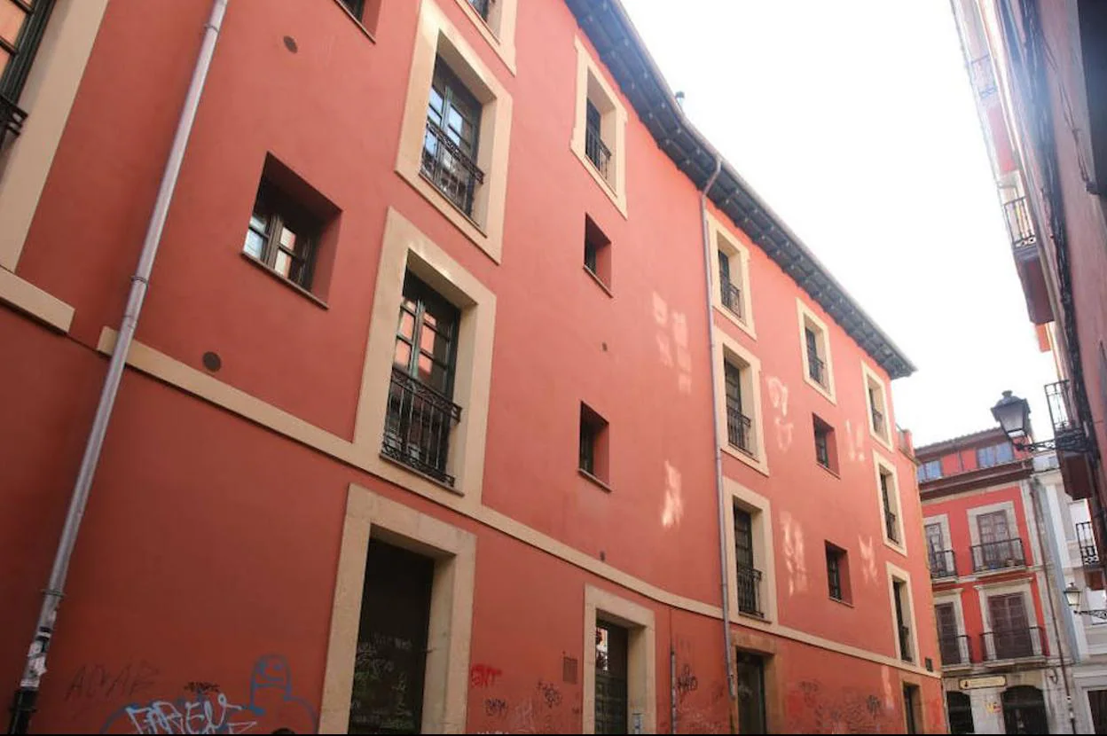 Edificio okupado en Oviedo.