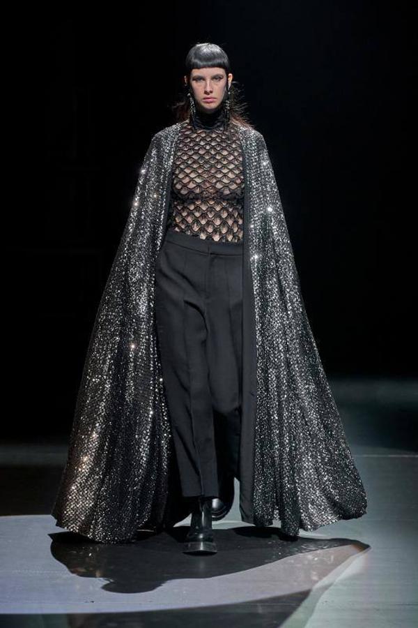 Fotos: El blanco y el negro dominan la colección de Valentino