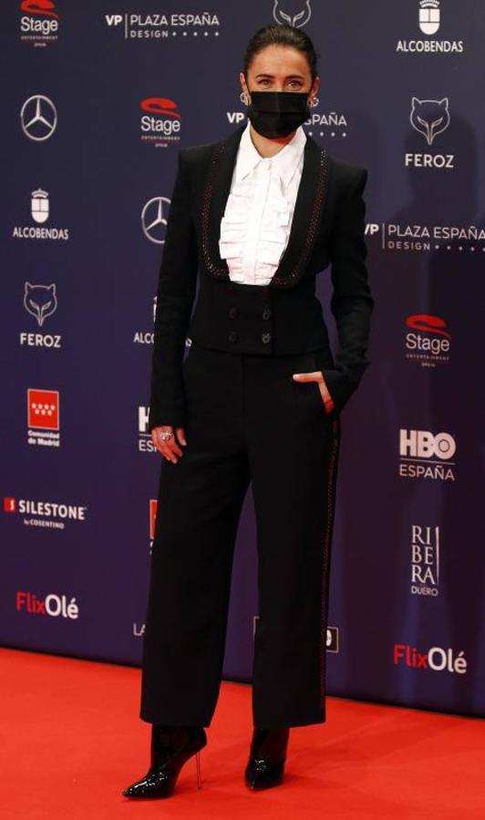 Ptricia López Arnáiz se decantó por este favorecedor y atrevido look de corte masculino y con pantalón cropped firmado por Teresa Helbig y maquillaje de Dior.