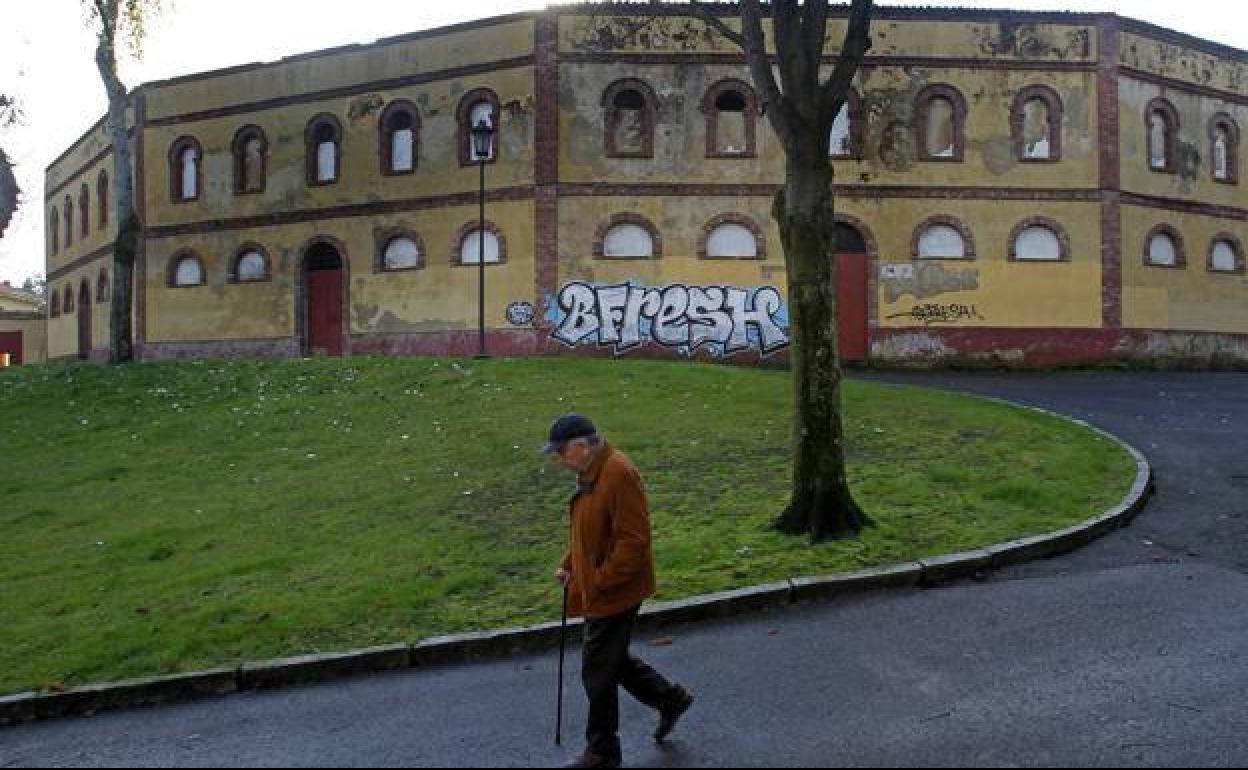 El Principado avala el plan del Ayuntamiento de Oviedo para reformar y cubrir la plaza de toros