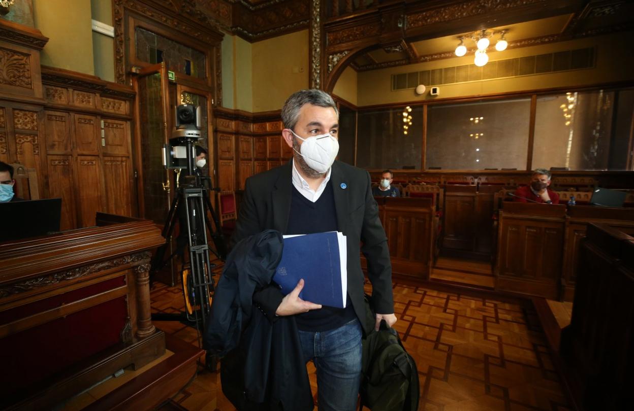 El consejero Alejandro Calvo, en la Junta General. 