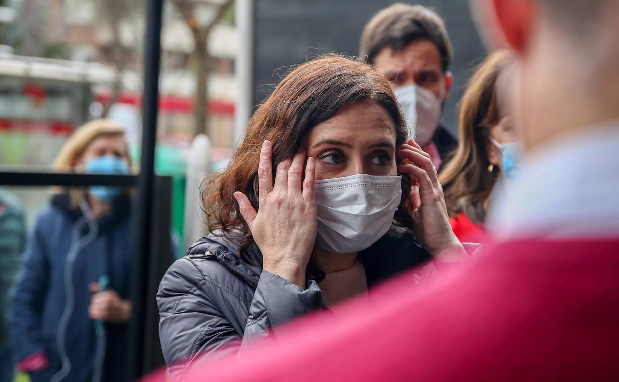 Isabel Ayuso visitó ayer Pozuelo de Alarcón (Madrid) para mostrar su apoyo al sector hostelero