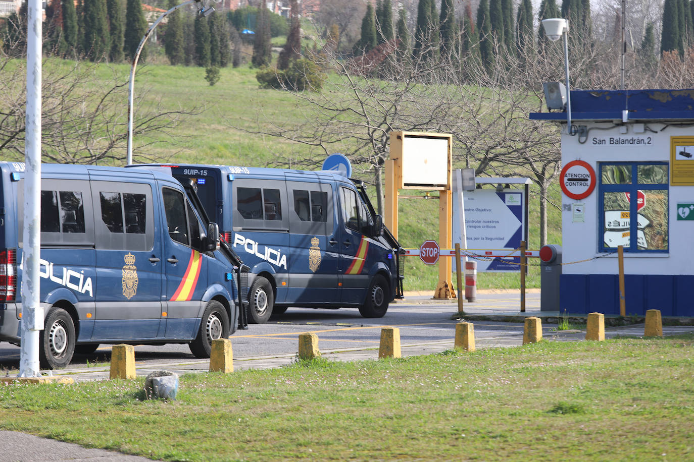 La Policía Nacional registró ayer las instalaciones de Alu Ibérica por mandato del Juzgado Central de Instrucción Número 3 de la Audiencia Nacional. 