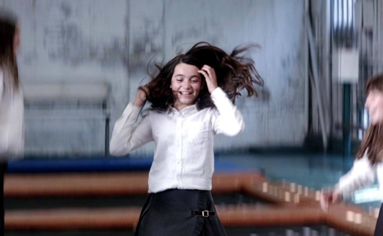 MEJOR MONTAJE | Sofi Escudé, por La niñas 