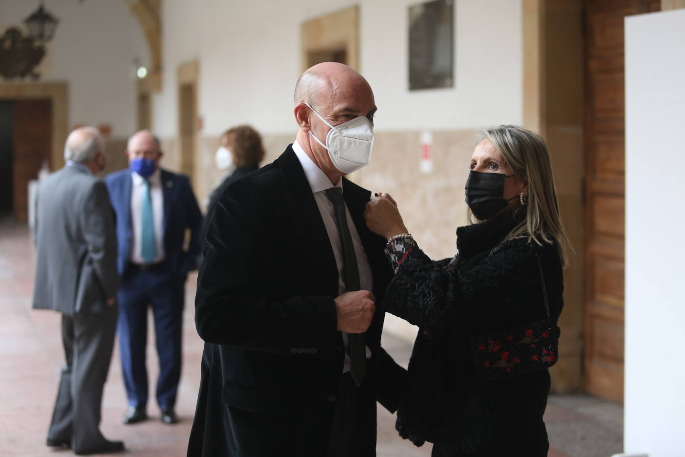 Este viernes tuvo lugar el acto de toma de posesión de los nuevos vicerrectores de la Universidad de Oviedo, en un acto celebrado en el Paraninfo del edificio histórico y al que asistieron los exrectores Santiago García Granda, Juan Vázquez y Vicente Gotor.