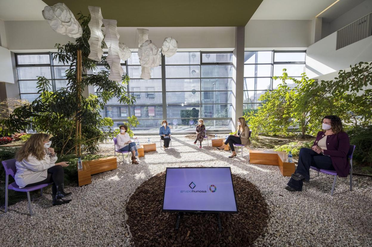 Cristina Orejas, Asunción Cámara, María Blanco, Belarmina Díaz, Cristina Niño y Luz Cerezo. 