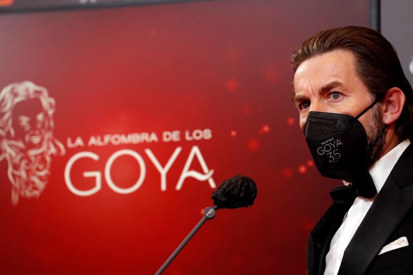 En una ceremonia de los Premios Goya atípica a causa de las restricciones, no podía faltar la alfombra roja, donde tanto como mujeres como hombres lucieron sus mejores galas. 