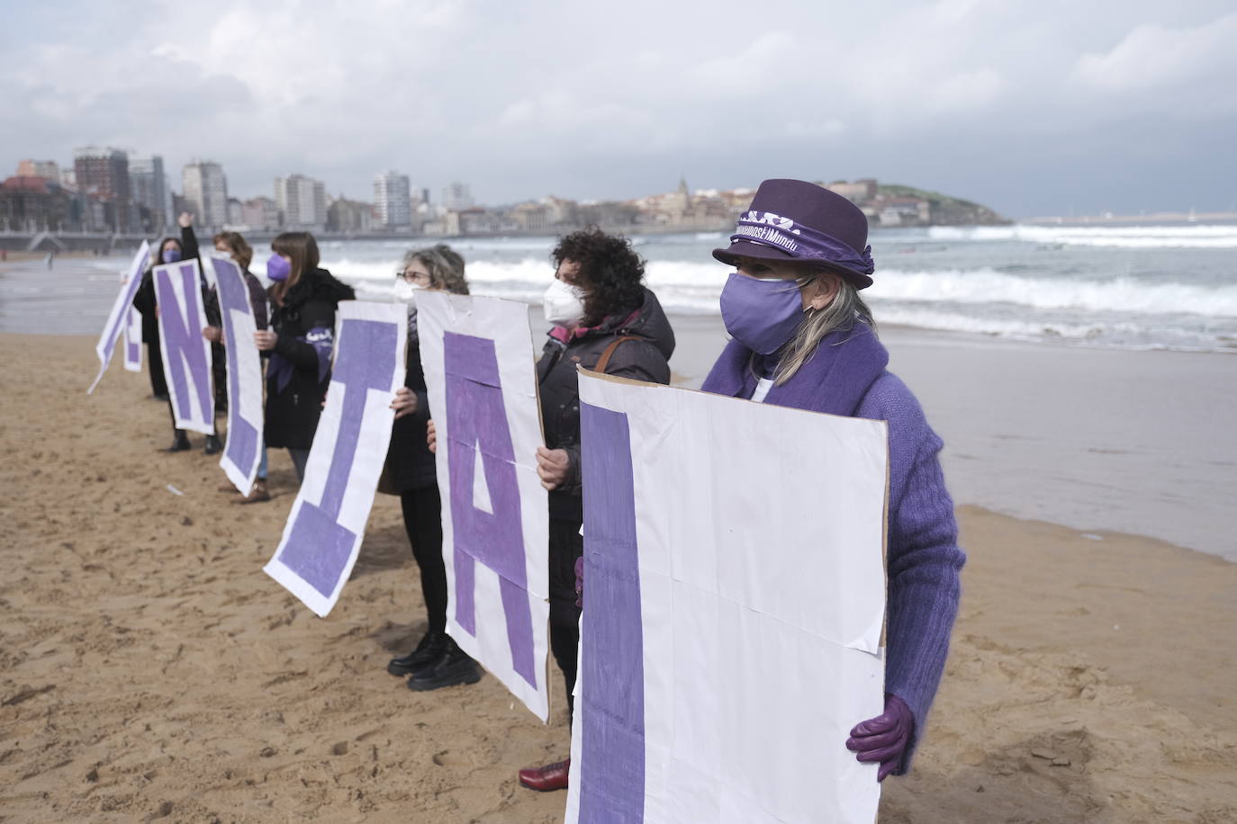 Concentraciones feministas en Gijón, Oviedo, Avilés, Siero y Colunga para presentar la protesta del Día Internacional de las Mujeres