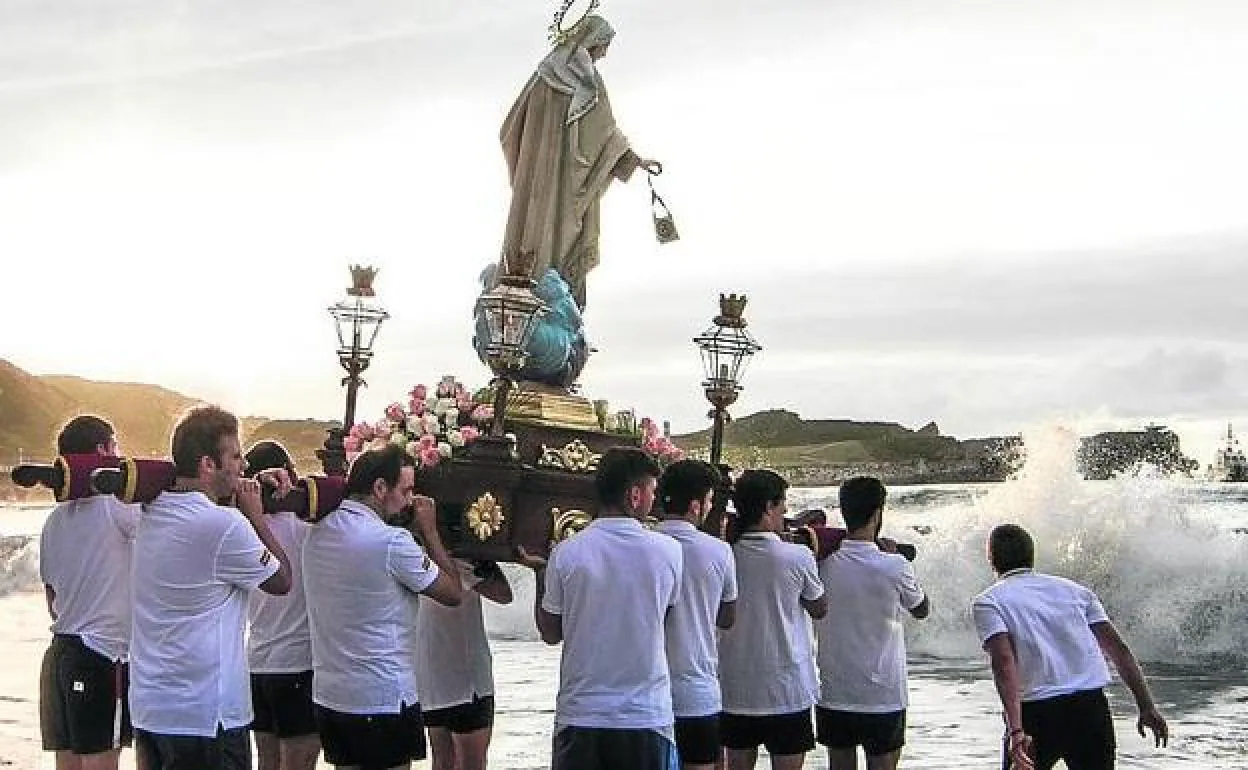 Cada 16 de julio la cofradía celebra el día de la advocación mariana.