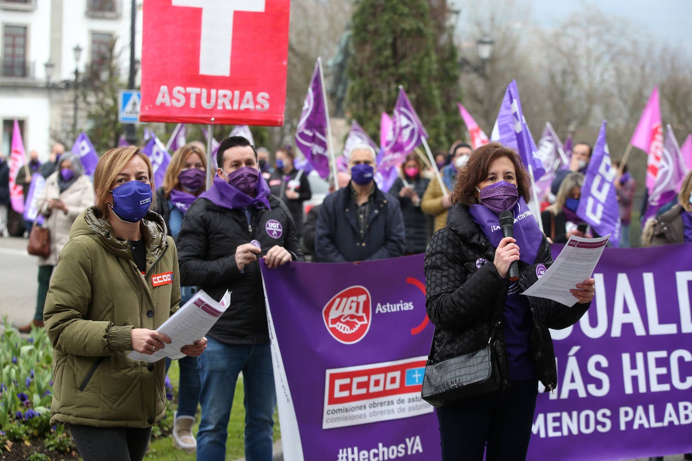 Las feministas más jovenes y representantes de los sindicatos han sido los primeros en movilizarse por el Día Internacional de la Mujer en la capital asturiana.
