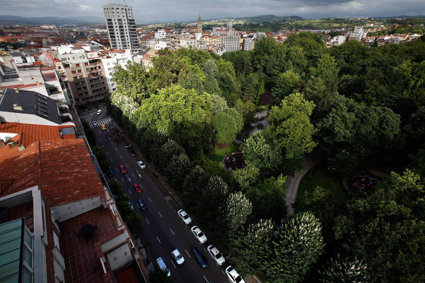 El plan director del Campo de San Francisco busca recuperar el pulmón verde para los ciudadanos e impulsar mejoras que le permitan recuperar el esplendor de épocas pasadas. Generaciones y generaciones se han criado corriendo entre sus árboles y caminos, convirtiéndole en fiel testigo de la historia de Oviedo